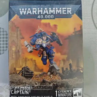 Описание картинки Captain with jump pack and relic shield от Aizes по цене 100руб | Свободный Рынок Миниатюр - СРМ