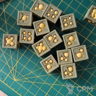 Описание картинки Warhammer: Death Guard Dice от  по цене 100руб | Свободный Рынок Миниатюр - СРМ