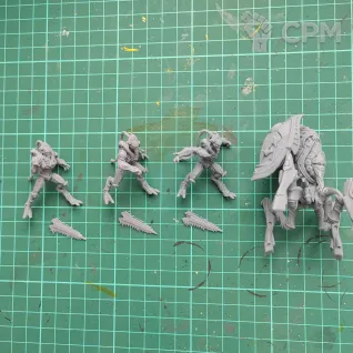 Описание картинки Protoss Stalker and 3 zelots от Typhisini по цене 100руб | Свободный Рынок Миниатюр - СРМ
