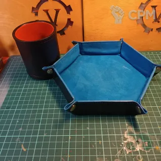 Описание картинки Стакан и лоток для кубов от mactep_tk по цене 100руб | Свободный Рынок Миниатюр - СРМ