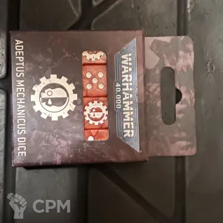 Описание картинки Adeptus Mechanicus Dice от Svarden по цене 4 600руб | Свободный Рынок Миниатюр - СРМ