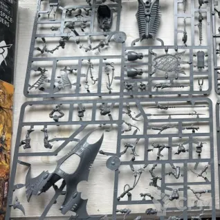 Описание картинки Drukhari Venom из распила Realspace Raiders от Black Legion Hall по цене 2 000руб | Свободный Рынок Миниатюр - СРМ