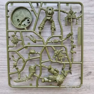 Описание картинки Kill Team: Plague Marines. Icon Bearer от Miniatures Broker по цене 500руб | Свободный Рынок Миниатюр - СРМ