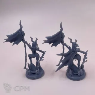 Описание картинки Fantasy Pin-up. Культистка со знаменем от Подземный человек по цене 200руб | Свободный Рынок Миниатюр - СРМ