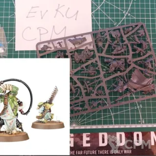 Описание картинки Orks Painboy + 1 Grot Orderly, из стартера Armageddon, Москва от  по цене 100руб | Свободный Рынок Миниатюр - СРМ