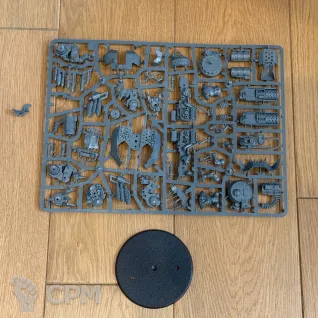 Описание картинки Big Mek Dakkarig (Ориг) от Miniatures Broker по цене 3 500руб | Свободный Рынок Миниатюр - СРМ