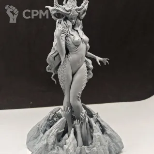 Описание картинки Demon Queen Slaanesh от WebWay 3D по цене 900руб | Свободный Рынок Миниатюр - СРМ