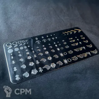 Описание картинки Пластина для нанесение эмблем наследники Raven Guard от  Lexa по цене 100руб | Свободный Рынок Миниатюр - СРМ