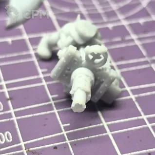 Описание картинки Warboss in Mega Armour от Taptus по цене 100руб | Свободный Рынок Миниатюр - СРМ