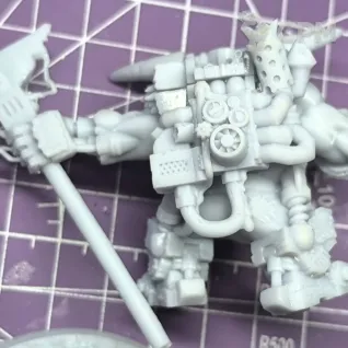 Описание картинки Warboss in Mega Armour от Taptus по цене 100руб | Свободный Рынок Миниатюр - СРМ