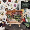 Описание картинки Кожаный картхолдер с тиснением Warhammer 40k Boyz Ork Орк Бойз от Мастерская - 2D20 по цене 5 500руб | Свободный Рынок Миниатюр - СРМ - изображение - №2