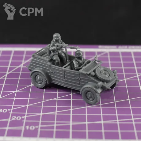 Описание картинки Немецкий автомобиль Kübelwagen с водителем и стрелком (версия DAK) /масштаб 1:56 /28мм от DModels по цене 360руб | Свободный Рынок Миниатюр - СРМ