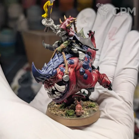 Описание картинки Loonboss on Giant Cave Squig от Knight of Light по цене 350руб | Свободный Рынок Миниатюр - СРМ