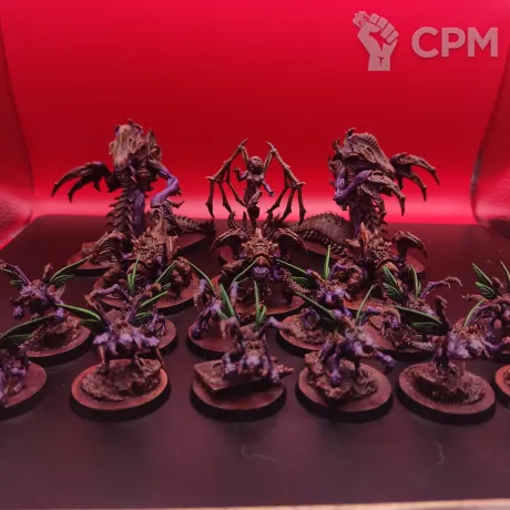 Описание картинки StarCraft Zerg Swarm — Kerrigan, 12 Raptors, 3 Roaches, 2 Hydralisks — 3D SLA, покрас от Жидкий Пират по цене 12 000руб | Свободный Рынок Миниатюр - СРМ