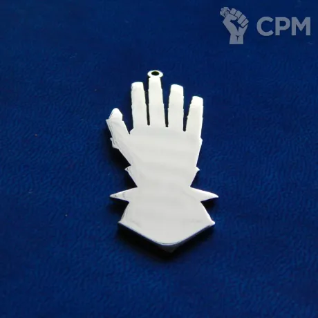 Описание картинки Кулон Iron Hand от Строго по-Имперски по цене 1 000руб | Свободный Рынок Миниатюр - СРМ