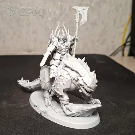 Описание картинки Chaos Lord on Karkadrak от Zehir по цене 1 300руб | Свободный Рынок Миниатюр - СРМ