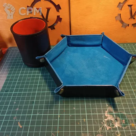 Описание картинки Стакан и лоток для кубов от mactep_tk по цене 100руб | Свободный Рынок Миниатюр - СРМ