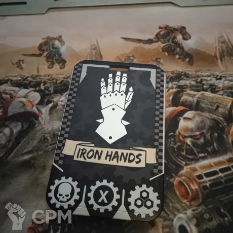 Описание картинки Картхолдер Iron Hands от OldWhale  по цене 250руб | Свободный Рынок Миниатюр - СРМ