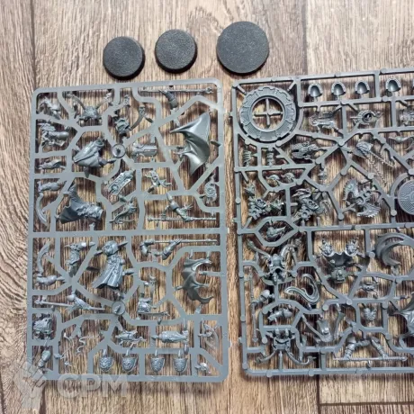 Описание картинки Thousand Sons Exalted Sorcerers от Фонд  по цене 4 500руб | Свободный Рынок Миниатюр - СРМ