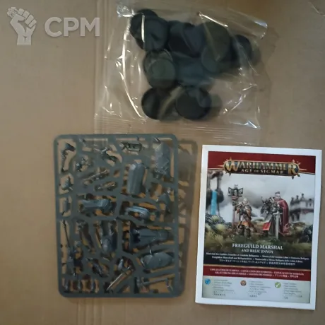 Описание картинки Freeguild Marshal and 1x Relic Envoy от Black Legion Hall по цене 2 613руб | Свободный Рынок Миниатюр - СРМ