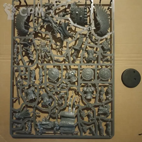 Описание картинки Knight-Vexillor with Banner of Apotheosis от Black Legion Hall по цене 1 540руб | Свободный Рынок Миниатюр - СРМ