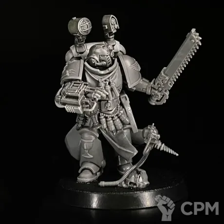 Описание картинки Sanguinary priest миниатюра по вселенной warhammer 40000 от KoofWorkshop по цене 700руб | Свободный Рынок Миниатюр - СРМ
