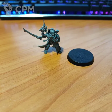 Описание картинки Genestealer Cult Primus от Сергиев Илья по цене 1 100руб | Свободный Рынок Миниатюр - СРМ