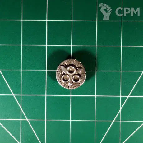 Описание картинки Значок Nurgle Pin I от Vault Boy по цене 998руб | Свободный Рынок Миниатюр - СРМ