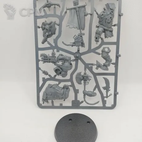 Описание картинки Warboss от Miniatures Broker по цене 100руб | Свободный Рынок Миниатюр - СРМ