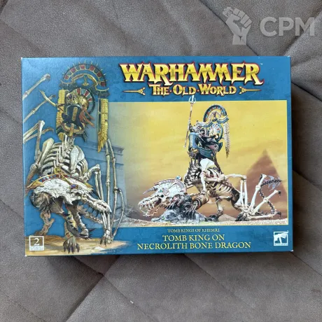 Описание картинки Tomb King on Necrolith bone dragon от Tezen по цене 8 500руб | Свободный Рынок Миниатюр - СРМ