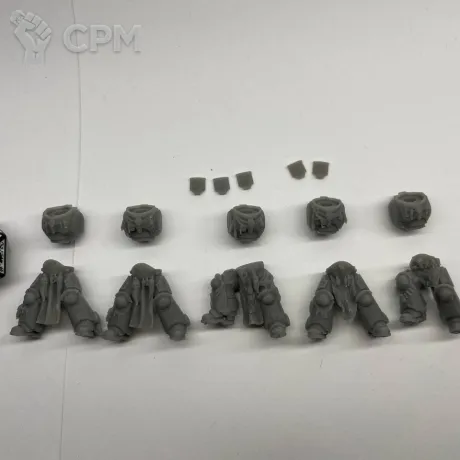 Описание картинки Тушки и ноги примарис Волков, 2 щита и молот от Подземный человек по цене 200руб | Свободный Рынок Миниатюр - СРМ