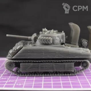 Описание картинки Американский средний танк M4A2 Sherman КМП со шноркелем / масштаб 1:56 / 28мм от DModels по цене 2 100руб | Свободный Рынок Миниатюр - СРМ