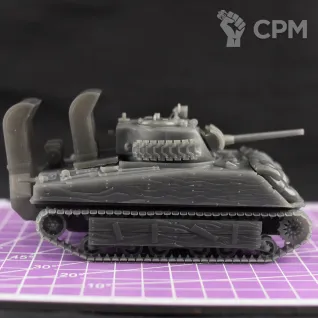 Описание картинки Американский средний танк M4A2 Sherman КМП со шноркелем / масштаб 1:56 / 28мм от DModels по цене 2 100руб | Свободный Рынок Миниатюр - СРМ
