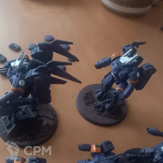 Описание картинки T'au Crisis Battlesuit Team (3x3) and Tau Commander (x2) (#SC-02) от Scope по цене 8 450руб | Свободный Рынок Миниатюр - СРМ
