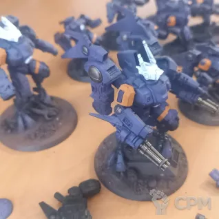 Описание картинки T'au Crisis Battlesuit Team (3x3) and Tau Commander (x2) (#SC-02) от Scope по цене 8 450руб | Свободный Рынок Миниатюр - СРМ
