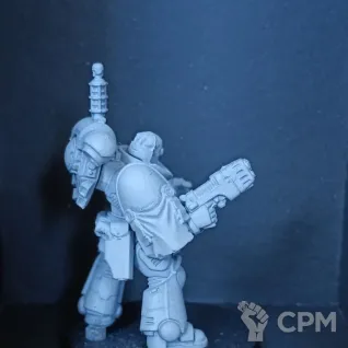 Описание картинки Primaris Captain with Power Fist от artifactorum по цене 2 199руб | Свободный Рынок Миниатюр - СРМ