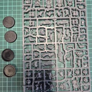 Описание картинки Necromunda ironhead squat prospectors 1 литник от Optimist  по цене 2 400руб | Свободный Рынок Миниатюр - СРМ