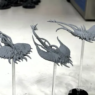 Описание картинки Screamers of Tzeentch (отряд 3 модели) от Магазин Альфария по цене 900руб | Свободный Рынок Миниатюр - СРМ