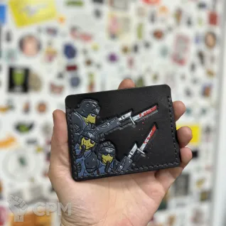 Описание картинки Кожаный картхолдер Warhammer 40k Корпус Смерти Крига  Korps of Krieg от Мастерская - 2D20 по цене 5 500руб | Свободный Рынок Миниатюр - СРМ