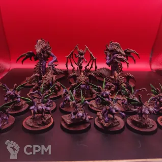 Описание картинки StarCraft Zerg Swarm — Kerrigan, 12 Raptors, 3 Roaches, 2 Hydralisks — 3D SLA, покрас от Жидкий Пират по цене 12 000руб | Свободный Рынок Миниатюр - СРМ