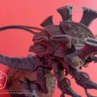 Описание картинки Повелитель Улья / The Swarmlord от ЛИЭНГОЛ по цене 1 050руб | Свободный Рынок Миниатюр - СРМ