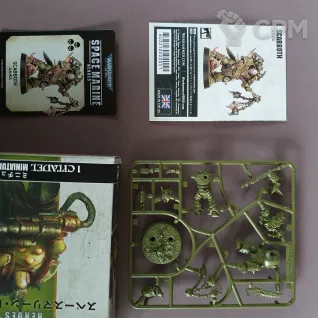 Описание картинки Space Marine Heroes Death Guard Scabboth от Rusty Bolter по цене 3 900руб | Свободный Рынок Миниатюр - СРМ