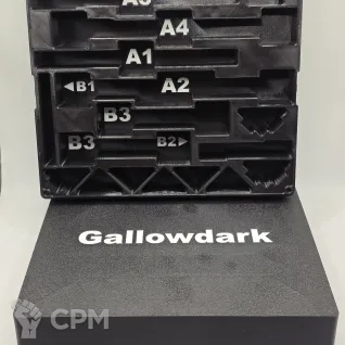 Описание картинки Кейс для хранения террейна Gallowdark от Пластиковая Сова по цене 3 100руб | Свободный Рынок Миниатюр - СРМ