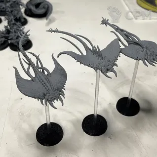 Описание картинки Screamers of Tzeentch (отряд 3 модели) от Магазин Альфария по цене 900руб | Свободный Рынок Миниатюр - СРМ
