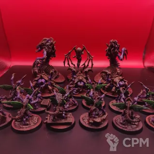 Описание картинки StarCraft Zerg Swarm — Kerrigan, 12 Raptors, 3 Roaches, 2 Hydralisks — 3D SLA, покрас от Жидкий Пират по цене 12 000руб | Свободный Рынок Миниатюр - СРМ