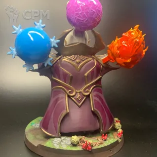 Описание картинки Фигурка Юный Инвокер Дота 2 (дарк артистри) от Flameborn_Minis по цене 8 000руб | Свободный Рынок Миниатюр - СРМ