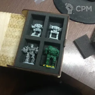 Описание картинки Армибокс малый от Dwarf Pirate Foundry по цене 500руб | Свободный Рынок Миниатюр - СРМ