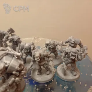 Описание картинки Бойзы (Boyz) - Орки (Orc) - Вархаммер 40000 (Миниатюры Warhammer 40000) от Лавка Приключенца по цене 1 399руб | Свободный Рынок Миниатюр - СРМ
