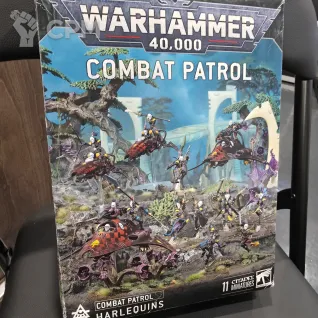 Описание картинки Combat Patrol: Harlequins 2025 от Oxford по цене 13 900руб | Свободный Рынок Миниатюр - СРМ