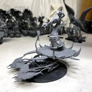 Описание картинки Burning Chariot of Tzeentch от Магазин Альфария по цене 1 400руб | Свободный Рынок Миниатюр - СРМ